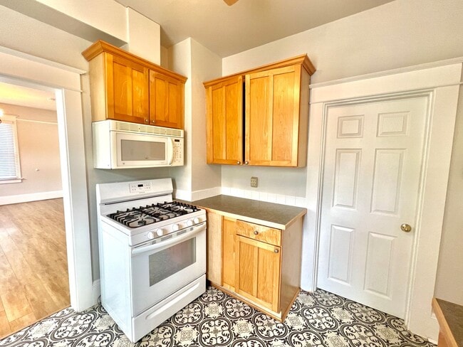 Building Photo - Reed Neighborhood Beautifully Renovated 3-...
