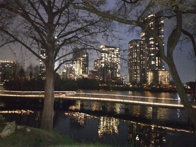 Building Photo - 500 E Riverside Dr