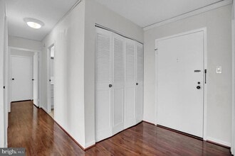 Building Photo - 4401 Roland Ave