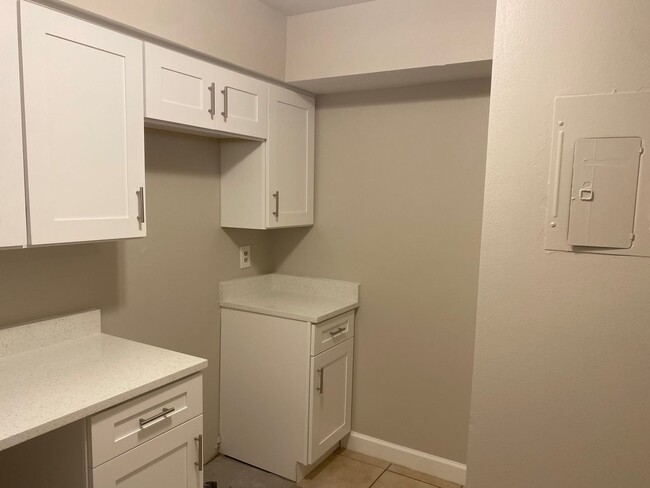 Building Photo - JUST REDUCED - Newly Remodeled 1 bedroom/1...