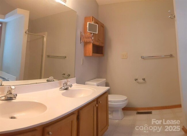 Building Photo - 3704 Wilshire Ln