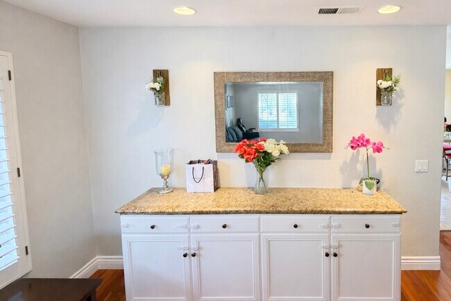 Building Photo - 730 Via Barquero