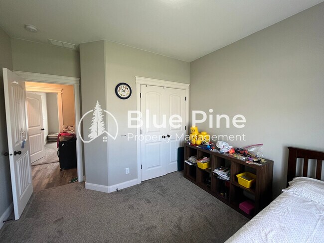 Building Photo - 737 Wilshire Pl