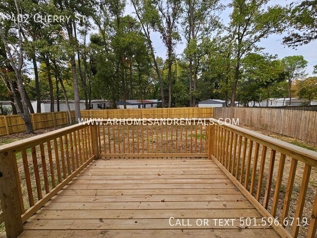 Building Photo - 402 Cherry St | $1495 | 3 beds, 2 full baths