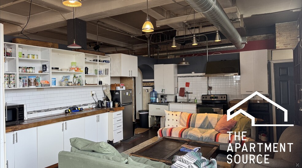 Building Photo - 3144 W Carroll Ave