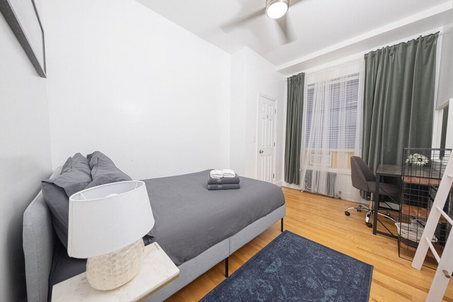 Building Photo - 230 W 113th St