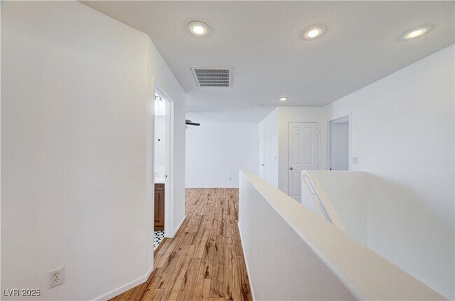 Building Photo - 5033 Apache Valley Ave