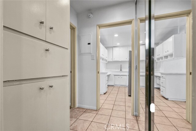 Building Photo - 320 S Gramercy Pl