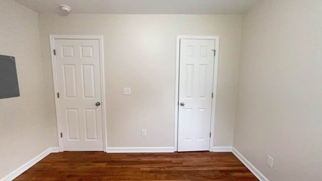 Building Photo - Convenient Columbia Living – Renovated Duplex Near Two Notch & Forest Dr