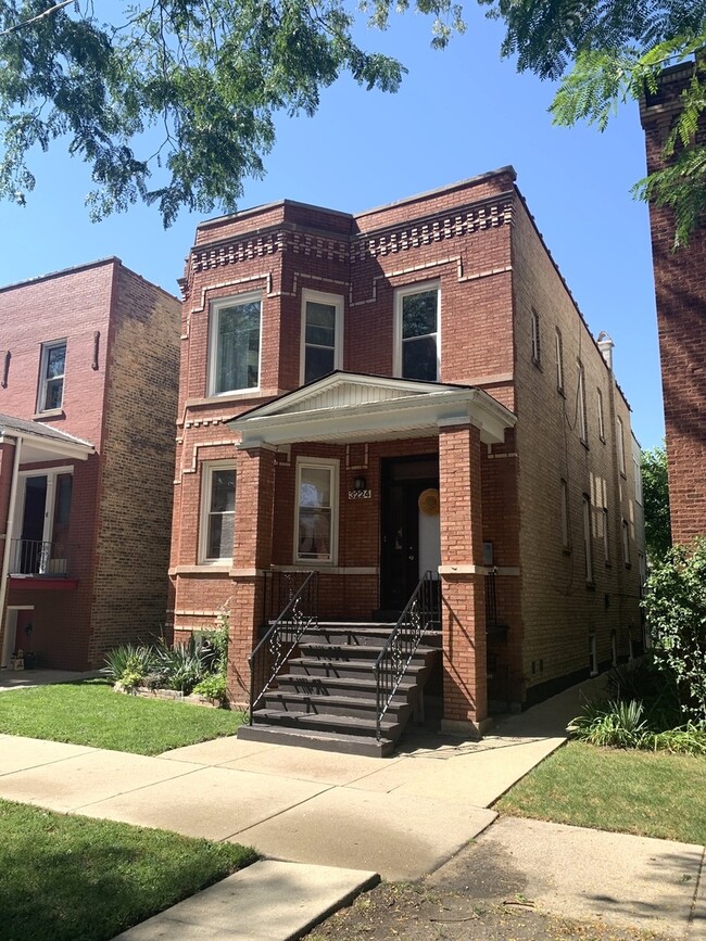 Primary Photo - 3224 N Lawndale Ave