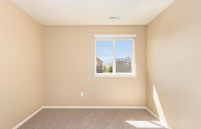Building Photo - Beautiful 4 Bed 2.5 Bath with 2 Car Garage Home with Fenced Backyard in High Point at DIA!