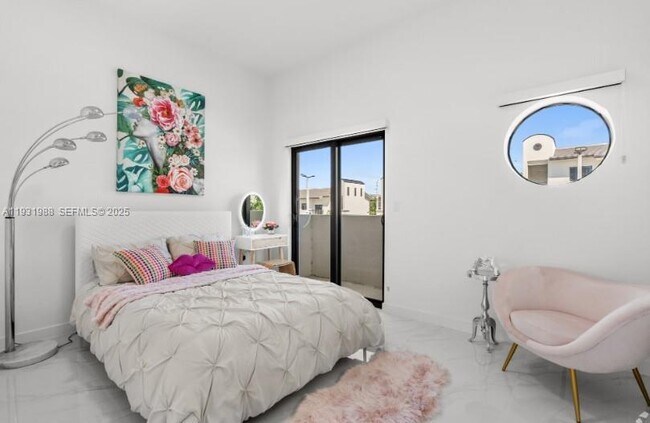 Building Photo - 2336 E 4th Ave