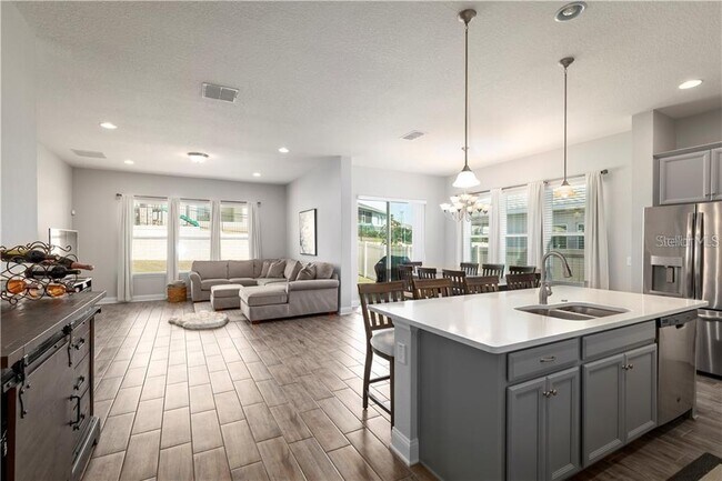 Building Photo - 17004 Gathering Pl Cir