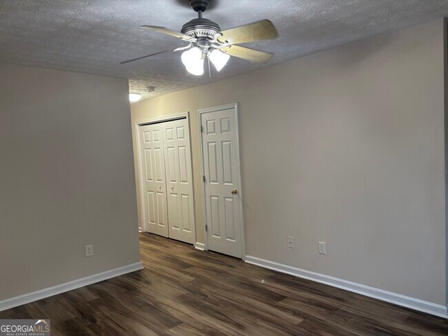 Building Photo - 97 Lily Dr