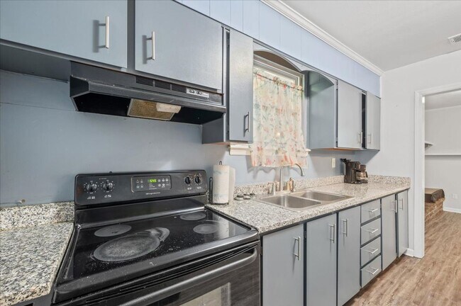 Building Photo - 3-Bedroom Home Near Memorial Hospital