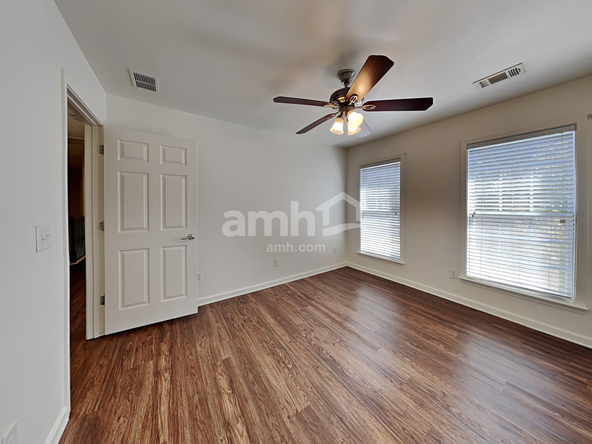 Building Photo - 922 Idlewood Dr