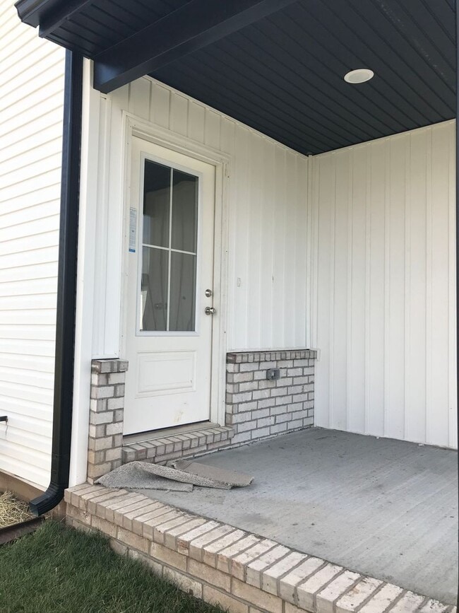 Building Photo - Executive Rental -  4 Bedroom 3 Baths