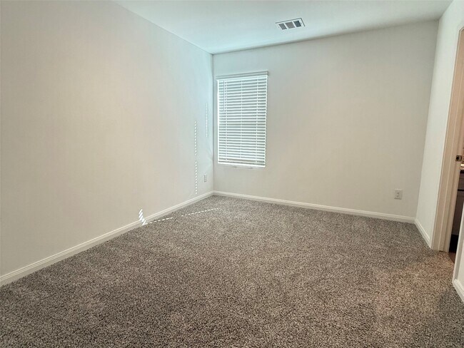 Building Photo - 16770 N Marie Vlg Dr