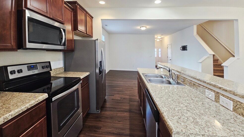 Building Photo - 90 W Grove Point Dr