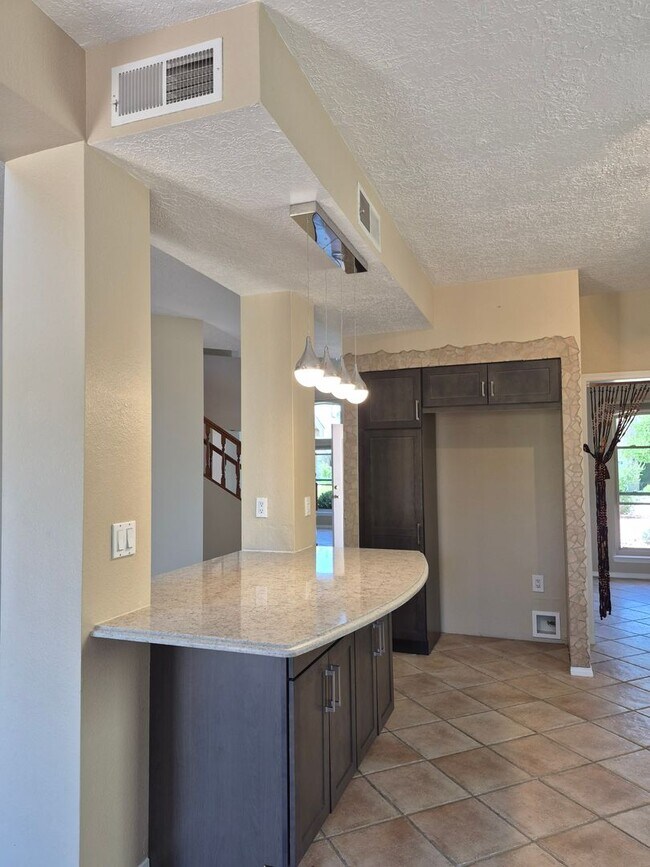 Building Photo - FIVE BEDROOMS GEM-NORTH EAST HEIGHTS