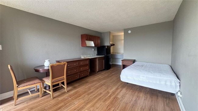 Building Photo - 7900 S Orange Blossom Trail