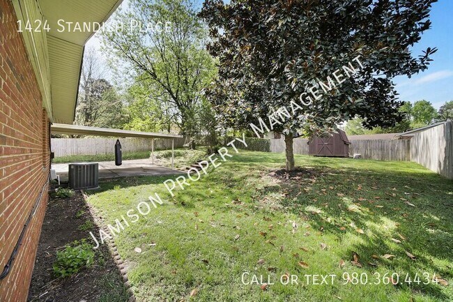 Building Photo - 1424 Standish Pl