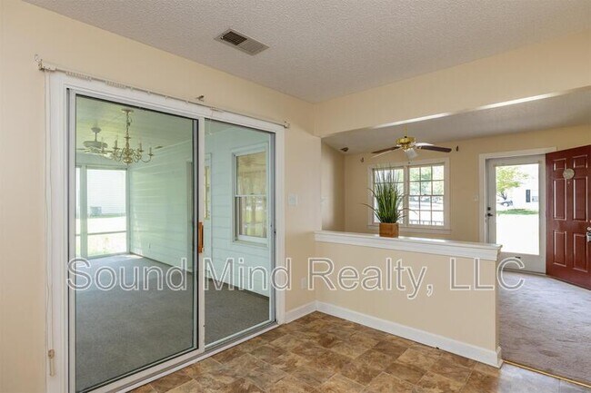 Building Photo - 1532 Briar Glenn Rd