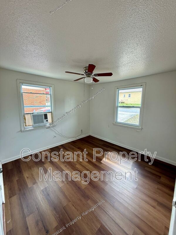 Building Photo - 1105 Stephens St