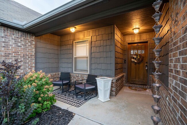 Building Photo - Large 3 Bed 2 Bath House in Broken Arrow - Available Mid March