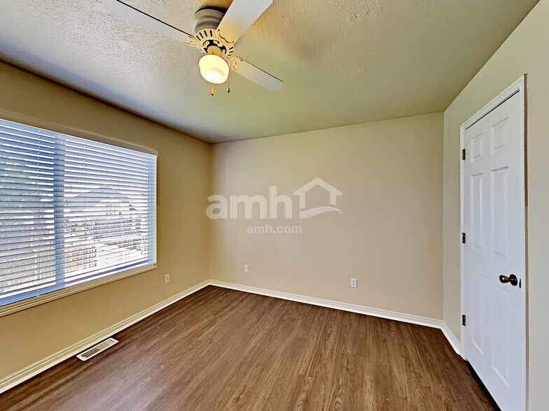 Building Photo - 1365 E 150 S