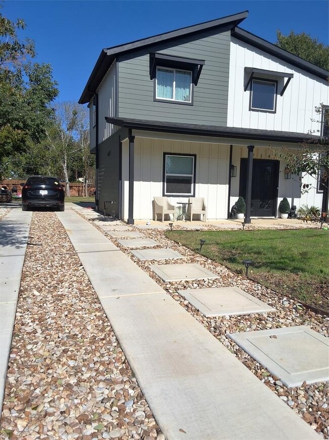 Building Photo - 724 Ramsey Ave