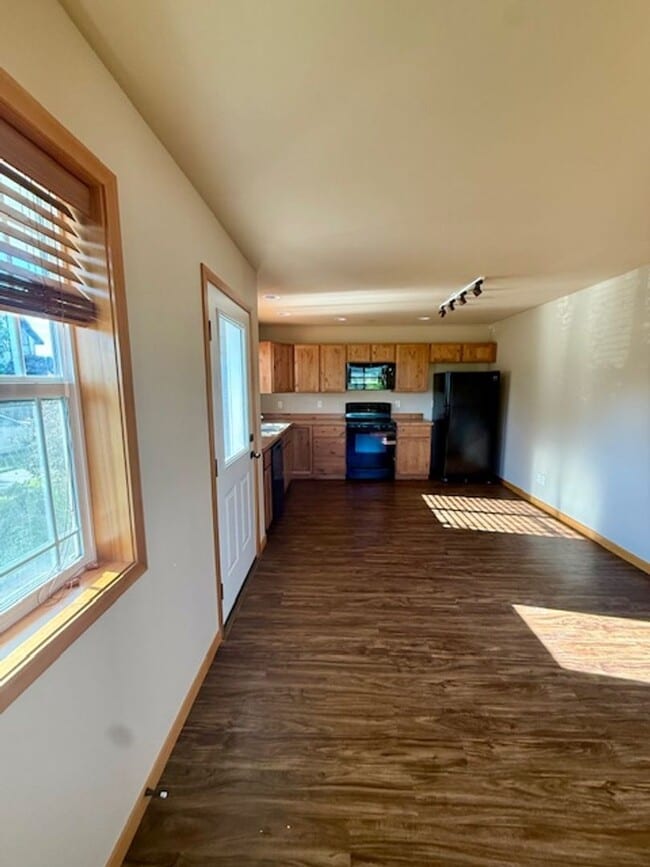 Building Photo - 3 Bedrooms 2 1/2 Bathroom Townhouse
