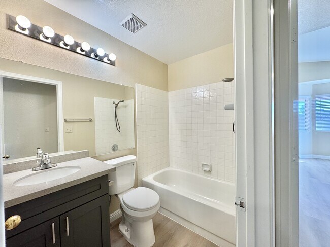 Building Photo - 1009 Torington Dr