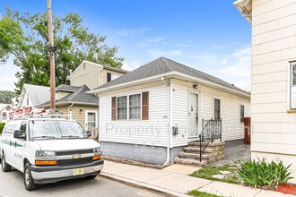 Building Photo - 811 Wesley Ave
