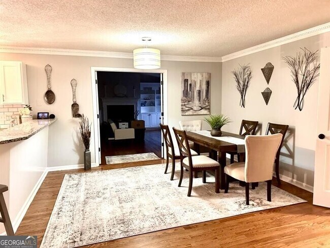 Building Photo - 2805 Pine Hill Dr