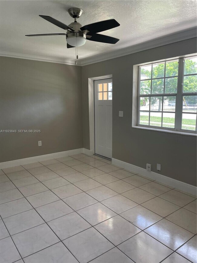 Building Photo - 145 NE 191st St