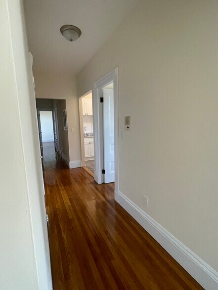 Building Photo - 504 Beacon St