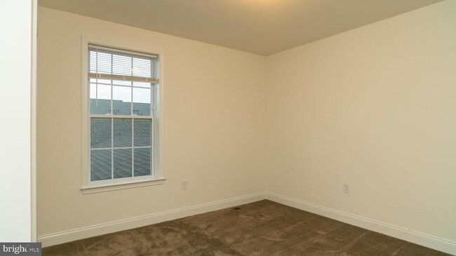 Building Photo - 2 PEACOCK Way