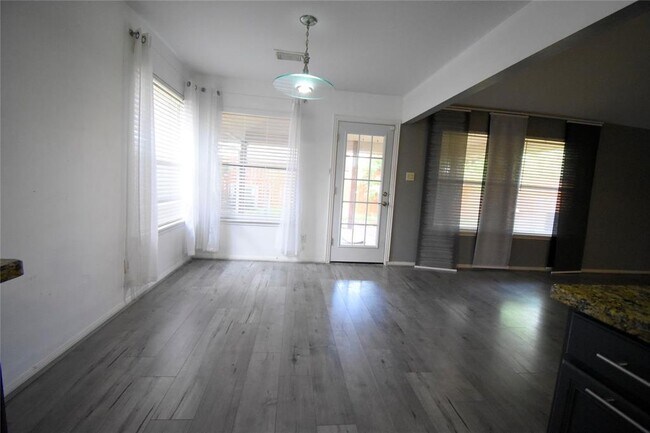 Building Photo - 10942 Heather Trail Dr
