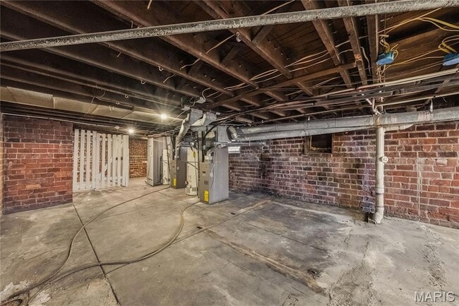 Building Photo - 4643 Evans Ave