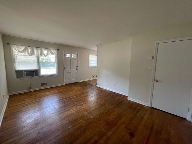 Building Photo - PRE-LEASING FOR AUGUST 2026!