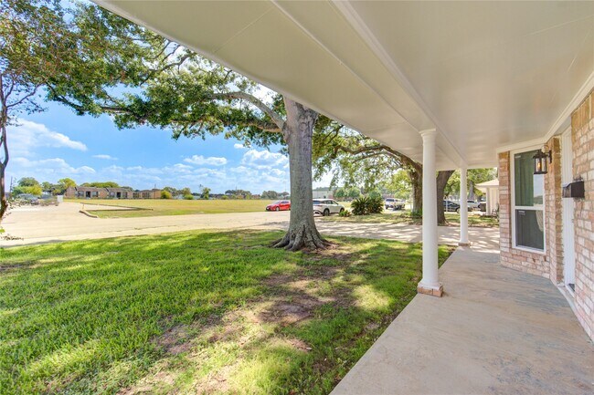 Building Photo - 1120 Mahlmann St