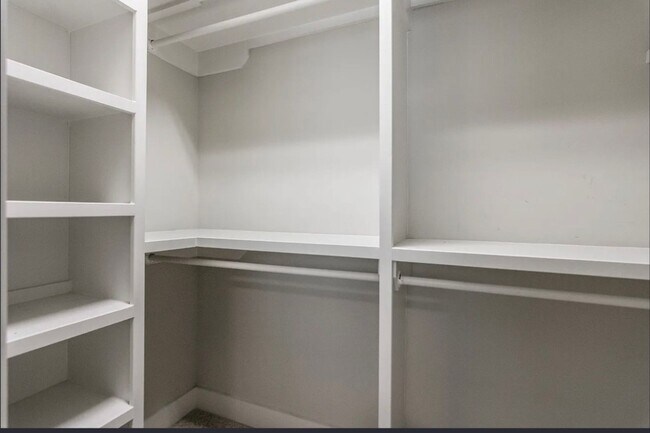 Building Photo - Belmont / Vanderbilt University Condo!!