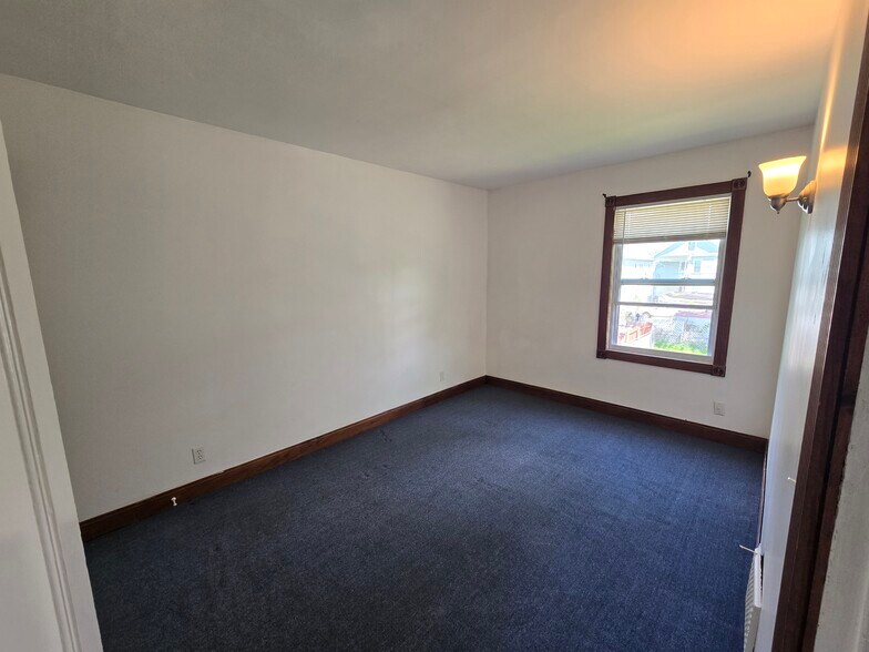 Building Photo - 311 Crestwood Ave
