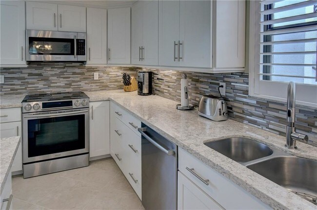 Building Photo - 6101 SE Landing Way