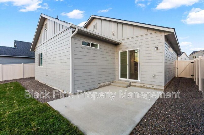 Building Photo - 895 N Aleppo Wy