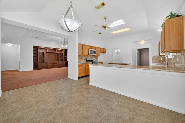 Building Photo - 914 W Peach Hollow Cir