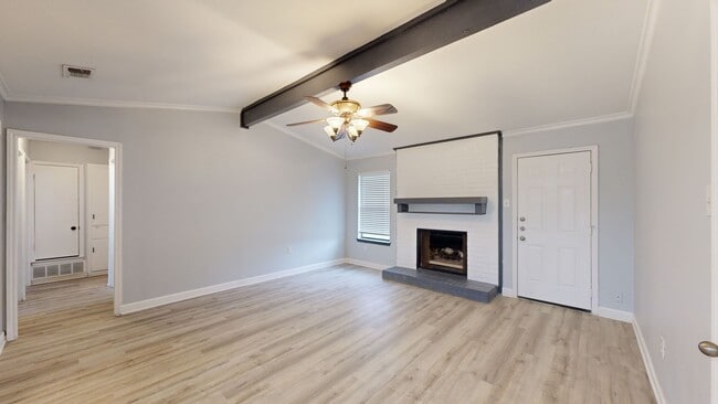 Building Photo - REMODELED 3 bedroom, 1.5 bath, 1 car garage home minutes away from Fort Hood air field!