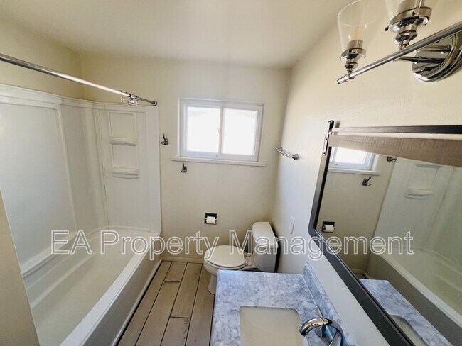 Building Photo - 1208 Alcazar St NE