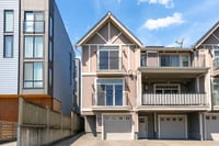 Building Photo - Spacious 3 Bed 2.5 Bath Townhome with Views and Two Parking Spaces – First Hill/Capitol Hill